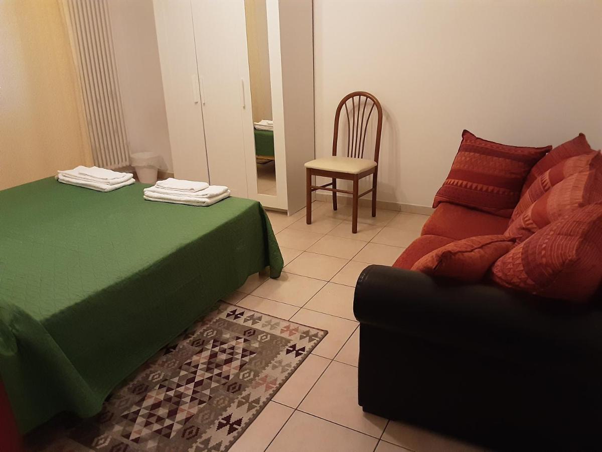 Locazione Menini - Camere zona stazione Padova Esterno foto